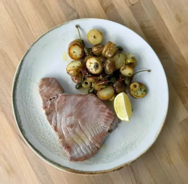 Atún con patatas a la siciliana