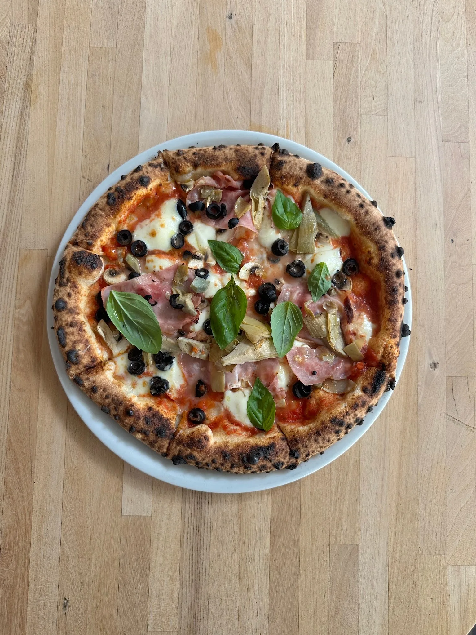 Pizza capricciosa