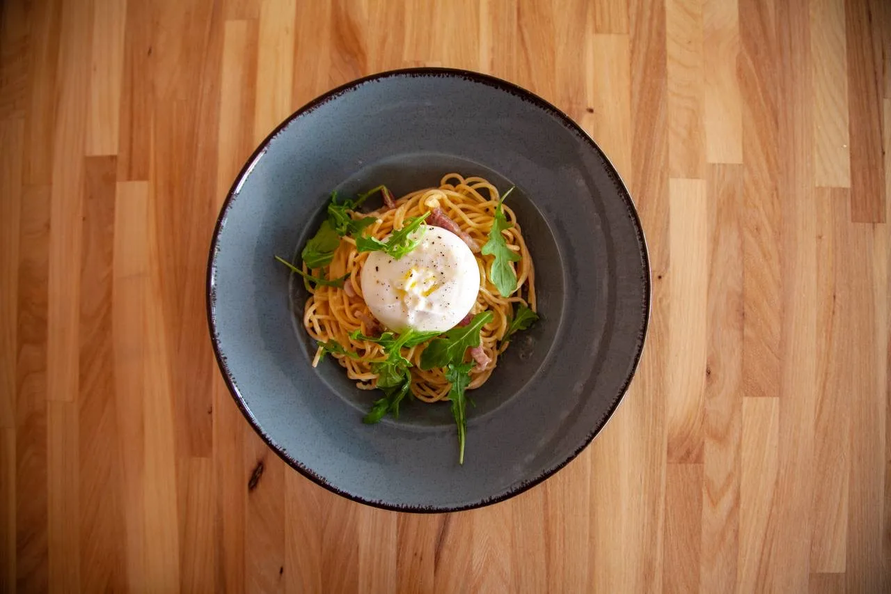 Carbonara con burrata