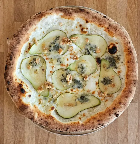 Gorgonzola and pear pizza
