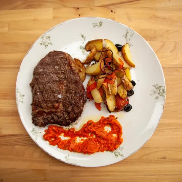 Ternera a la plancha con patatas